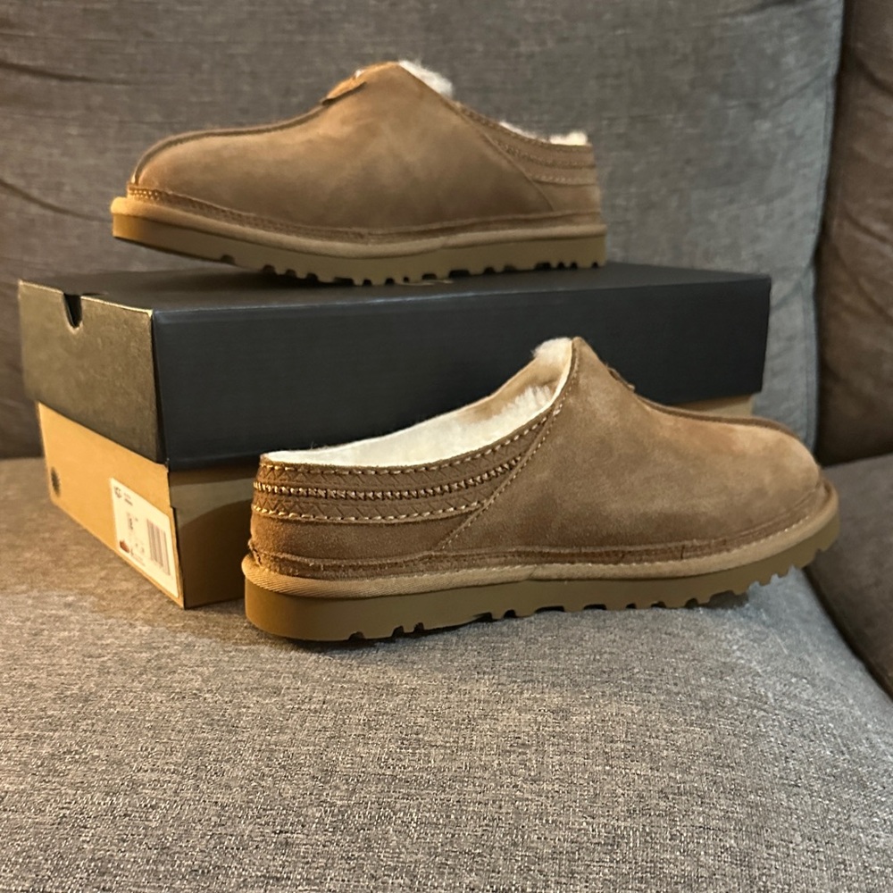UGG Men’s Neuman Slipper/Size 8, Chestnut